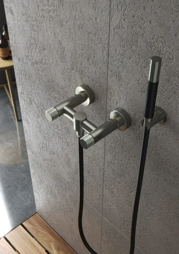 Zweigriffmischer mit Handbrause